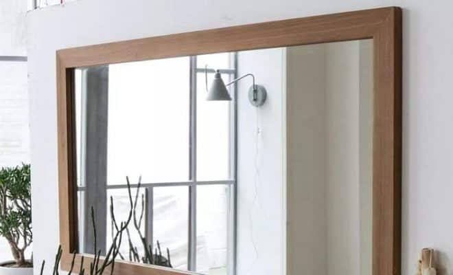 Quelle technique pour accrocher un miroir au mur sans clous 